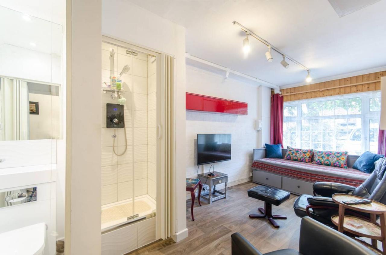 Leeward Gardens With Ensuite London Exterior photo